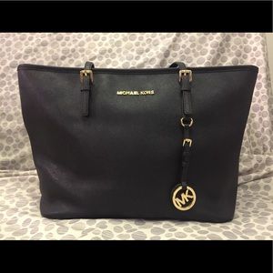 ❗️SALE ❗️[NWOT] Michael Kors Medium Jet Set Tote